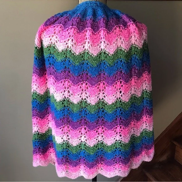 VINTAGE Crochet Rainbow Cape - Picture 4 of 5